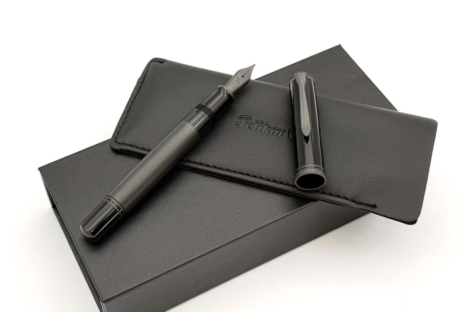 PelikanSpecialEditionM809BlackMattFP_A